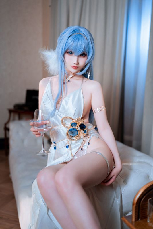 揭秘rioko凉凉子《妮姬-海伦礼服》的Coser图集
